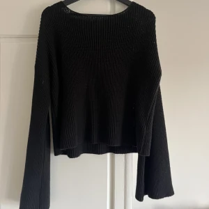 stickad tröja nakd - En jättemysig skickad tröja från nakd som inte kommer till användning Storlek S men är lite oversized💕 