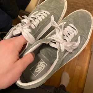 Grå vans skor - Grå vans skor i bra skick, storlek 44,5 