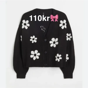 Blommig kofta - Denna supersöta blommiga kofta som jag fick i present men aldrig använt! Helt ny och så mysig nu till hösten ☺️