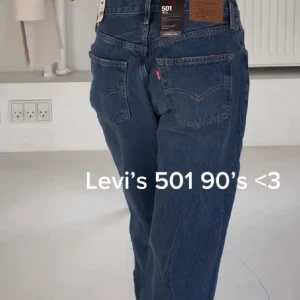 Levis 501 90s jeans - (Obs inte min bild) men säljer samma jeans då de är för korta för mig! Dem är i nyskick då jag använda dom Max 5 gånger, skicka privat till mig om du vill ha fler bilder på dem.