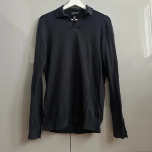 H&M pikétröja  - H&M långärmad pikétröja i storlek S.