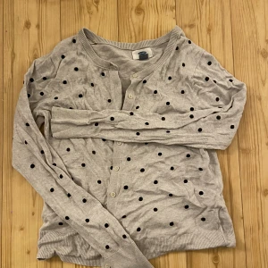 Old navy cardigan - Söt cardigan från old navy. Fint skick!