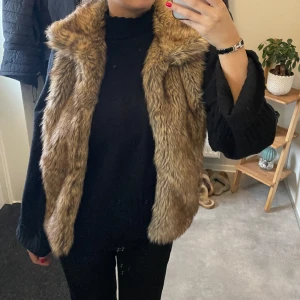 Pälsväst  - Pälsen är inte äkta!❤️
