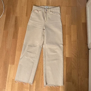 Beige vida jeans lane - Vida beige jeans från Lager 157 i modellen lane. Storlek S. 
