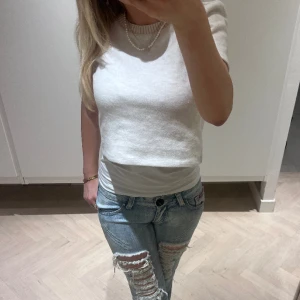 Stickad t-shirt - Jättemysig beige stickad t-shirt från Zara.💗