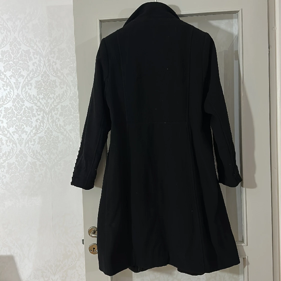 Kappa svart kappa från lindex fin och i bra skikt men skedjan funkar inte.  - 90