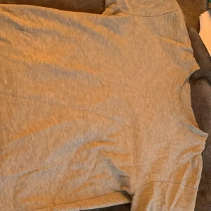 basic tshirt - en fin basic tshirt från Gina Tricot, stl xxs. 