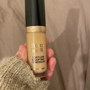 Too Faced concealer  - Använd få gånger ungefär mer än halva kvar