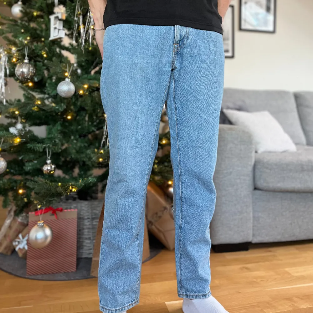 Ett par Vailent jeans inköpta från carlings.  Storlek S  Färg: Ljustvätt Bra skick . Jeans & Byxor.
