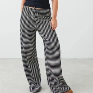 byta randiga byxor - byter gärna dessa byxor mot storlek M, jag har storlek S💕💕