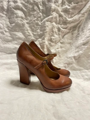 Bruna söta klackar - Vintage stil, mycket bra skick🧚🏻‍♂️