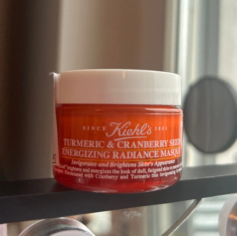 Kiehl’s Tumeric & Cranbery seed energizing radiance masque 28 ml.  Helt ny oöppnad.  Nypris: 270 kr.. Övrigt.