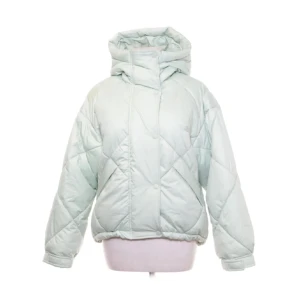 Vinterjacka - Söt vinterjacka från hm, köpte från sellpy men den va inte min stil. Den sitter fint på er som är xs/xxs. Kvaliteten är bra ❤️☺️