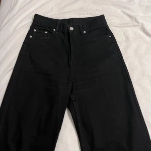 Svarta Jeans  - Svarta Jeans från DrDenim, knappt använda✨