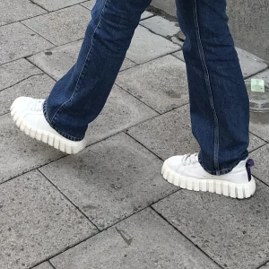 Eytys Odessa - Säljer mina Eytys Odess Canvas! De är väl använda och har tecken på användning, men har absolut ett fint skick fortfarande! Vid intresse kan jag skicka fler bilder🪩 nypris 1700, priset är diskuterbart!!!