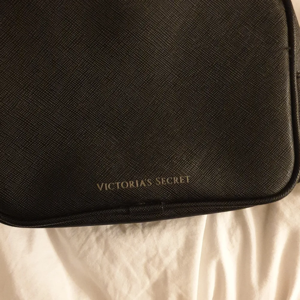 Liten Victoria Secret väska.. Väskor.