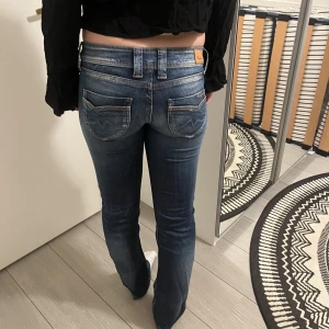 Lågmidjade jeans  - Jätte snygga jeans från pepe i storlek 26/32! I nyskick💖💞 Skriv privat för fler bilder (bilderna är egna) 