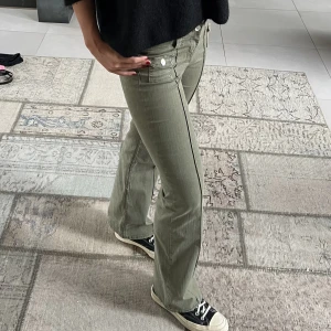 Gröna Jeans - skriv privat för mer info