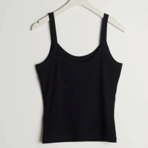 Gina tricot linne  - Hej säljer mitt Gina Tricot linne för köpte en storlek utan att testa så den är för stor men har bara testat den ❤️