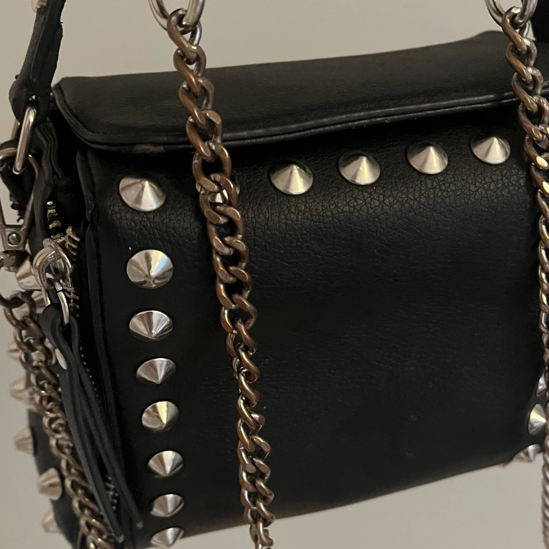 Zara väska med nitar - 91