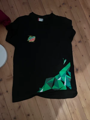 Moutain dew - Good condition Perfect size