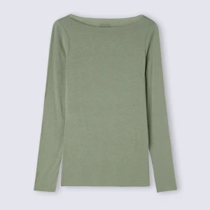 Intimissimi tröja  - Säljer min gröna intimissimi tröja som är använd ett fåtal gånger. Tröjan har ett pyttelitet hål på armen som knappt syns. Tröjan är i storlek M men den sitter perfekt på mig som har xs/s i tröjor.💕