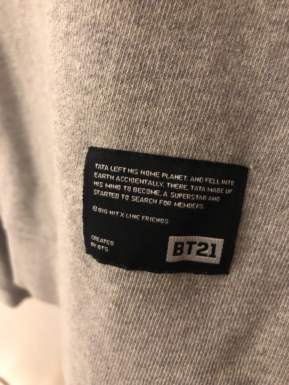 BT21 tröja, skapad av BTS, storlek M. Rymlig! Mysig! Köpt i Sydkorea 2018. Ordinarie pris runt 400 kr. . Tröjor & Koftor.