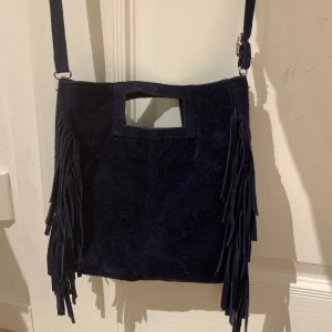 Marinblå väska - Jättefin och i bra skick❤️