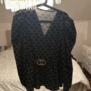 Blus  - Elegant blus från shein 