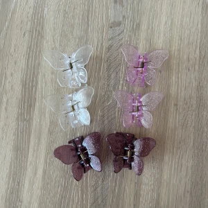 butterfly hair clips  - SWISH ONLY 🚨 MSG BEFORE BUYING 🚨 you can buy all together or 1 / multiple clips. 25kr per clip 🫶