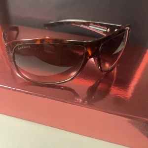 Solglasögon  - Jätte coola solglasögon. 