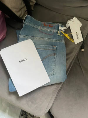 Dondup jeans - Tjena! Säljer nu dessa helt nya dondup jeans i modellen George. Byxorna är från miinto och tack kort och tags finns. Köpta för 3600kr! Kan gå ner i pirs! Hör av er vid funderingar! 