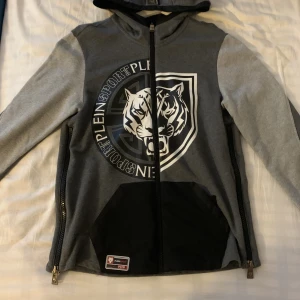 Plain sport hoodie - Som ny