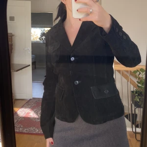 Kavaj-jacka  - Mocka-material  Jättefint skick 