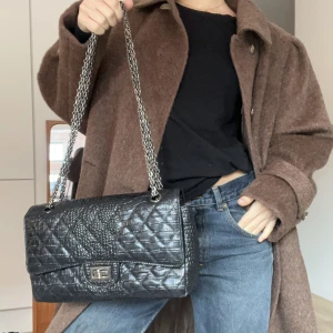 Axelremsväska  - Så snygg axelremsväska som passar både till vardags och till fest!