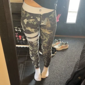 Tränings byxor  - Stronger tränings byxor som inte kommer till användning, bra skick.