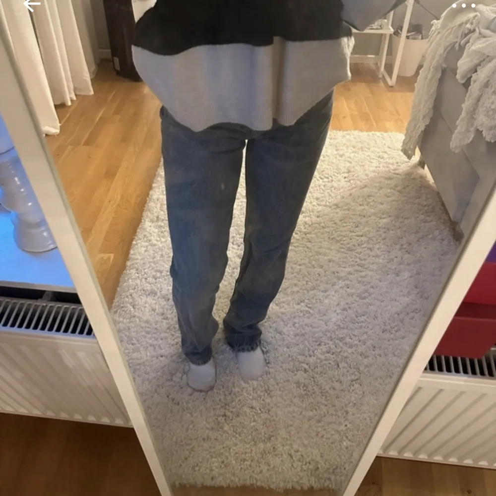 Köparen står för frakt ❣️. Farkut & Housut.
