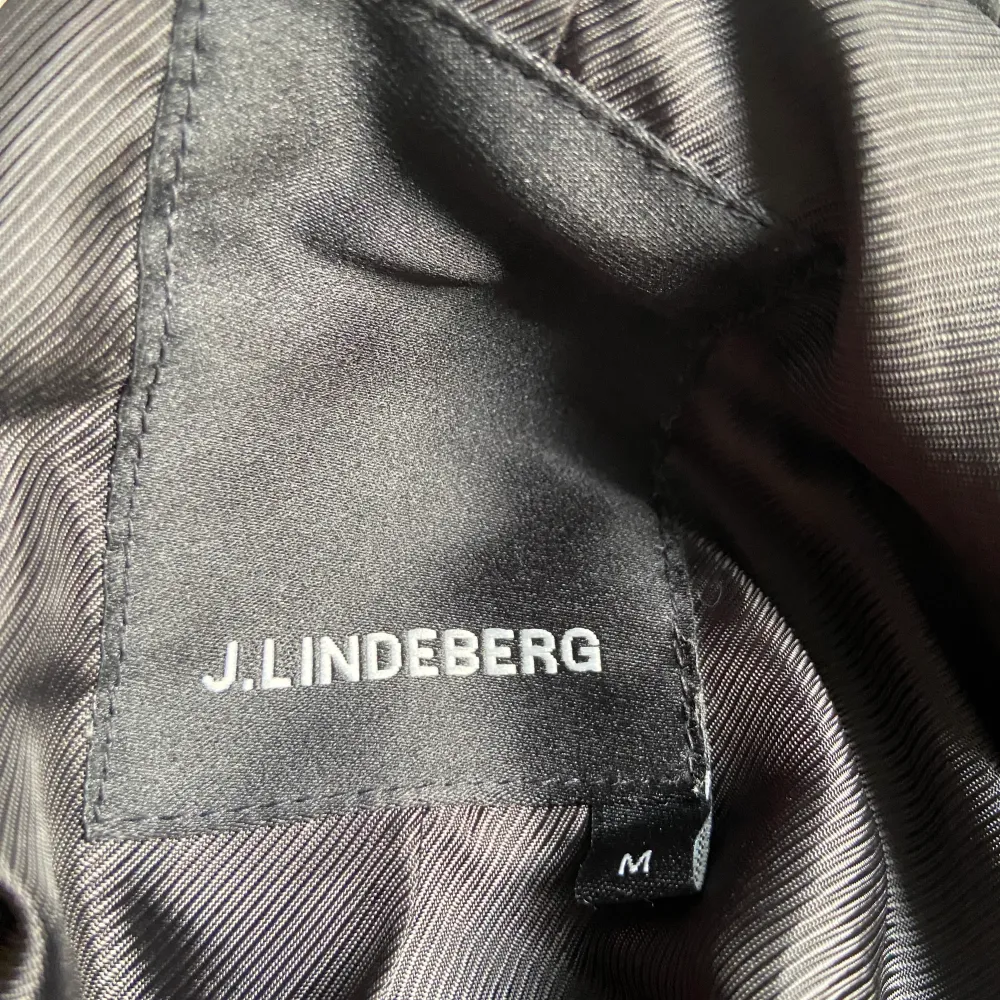 Skinnjacka från J.Lindeberg. Helt ny, men utan prislapp.  Storlek: M Material: Läder Nypris: 4000 SEK. Jackor.