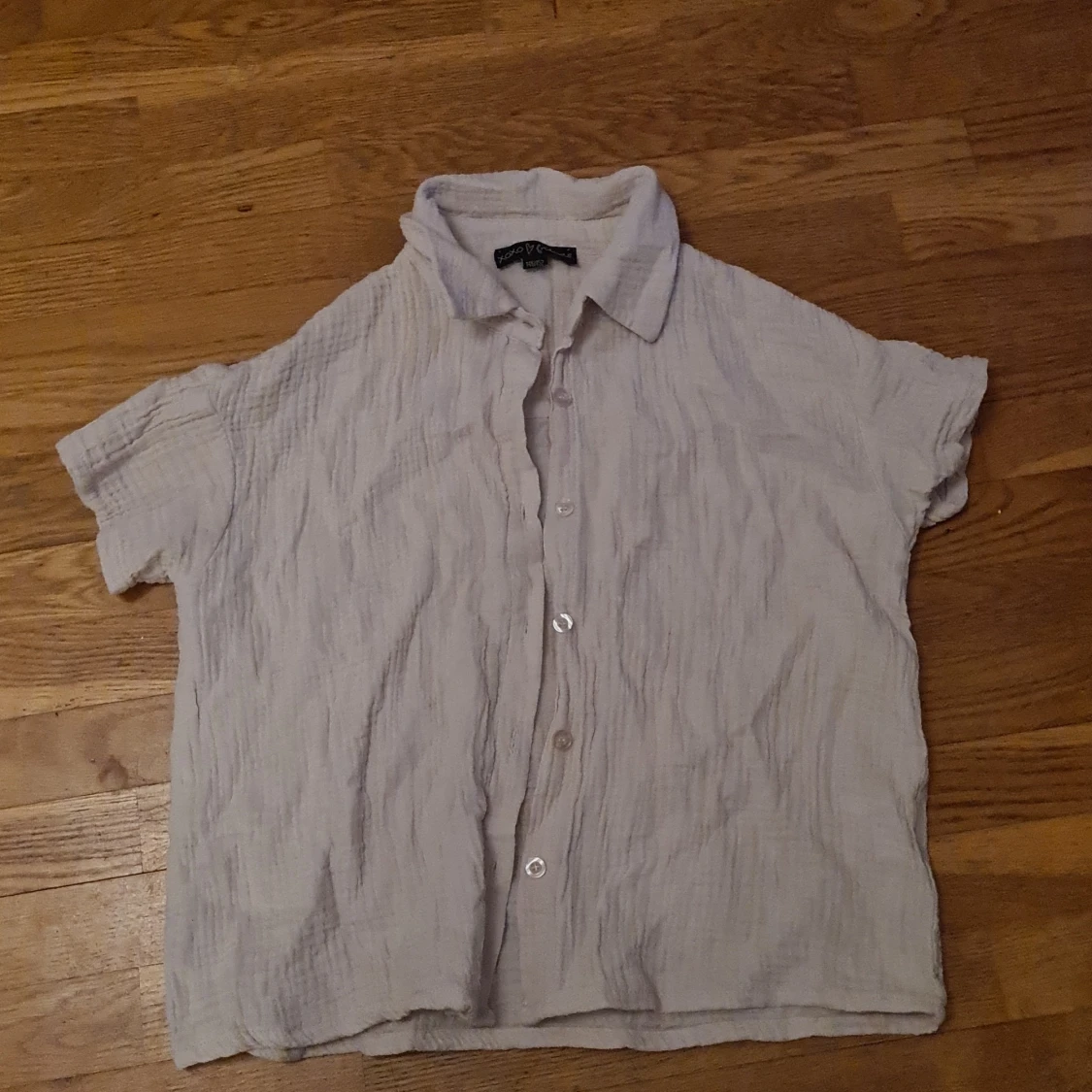 Sommrig kort armad skjorta