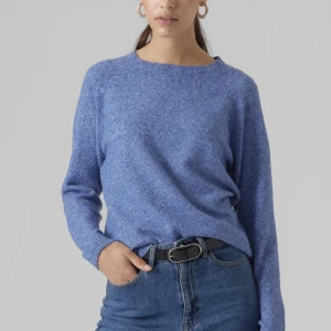 Stickad tröja - Säljer min fina blå tröja från Vero Moda då den inte längre kommer till användning.