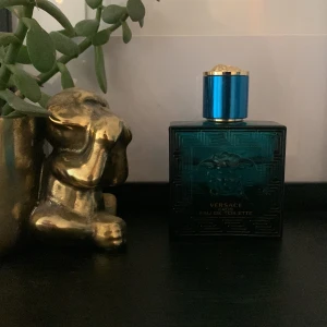 Versace Eros parfym  - Festlig parfym! 80% kvar. Kan jätte gärna byta oxå!