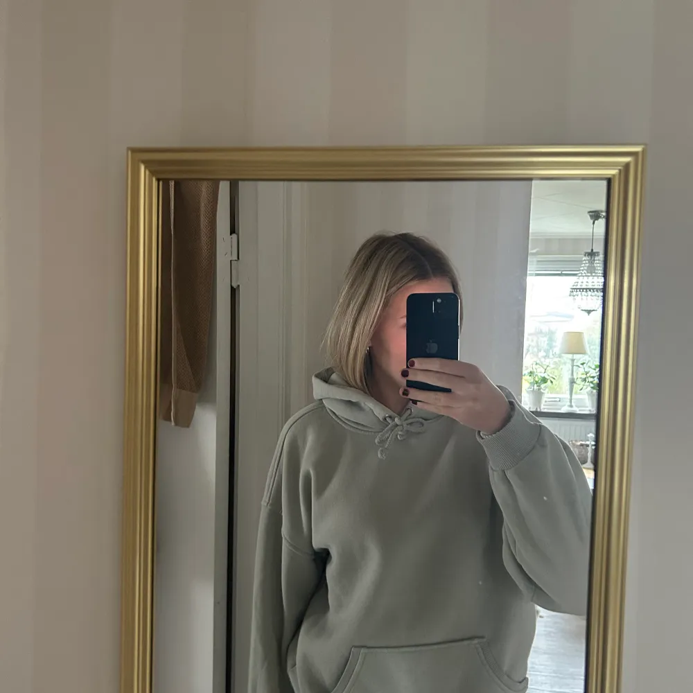 Säljer denna ljusgröna hoodie från bikbok!! Bra skick och inga defekter. Slutsåld färg💘. Hoodies.