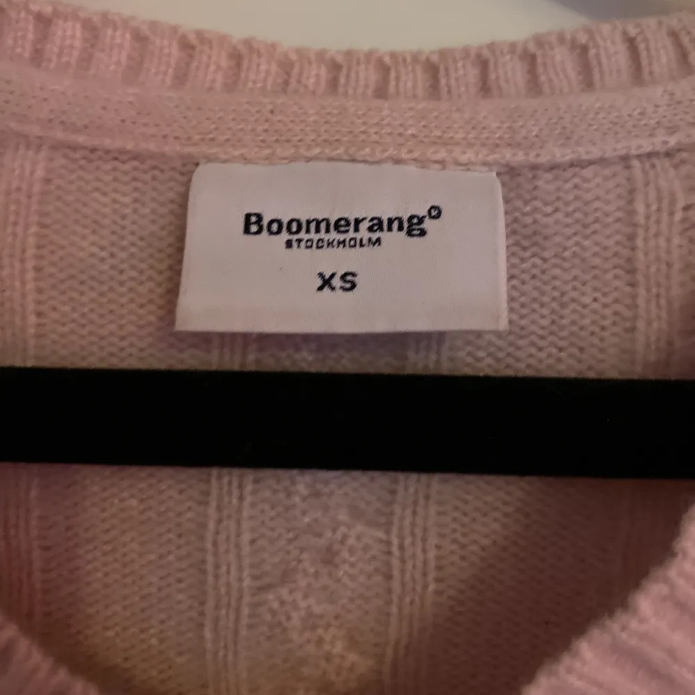 Kashmir tröja i rosa från boomerang i storlek XS. Men passar både dem som har M och S.. Tröjor & Koftor.