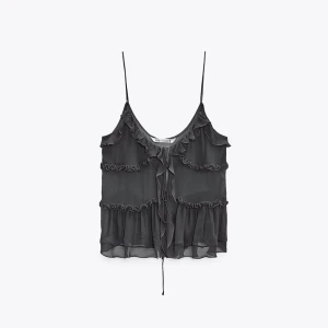 Topp/blus  - Säljer denna topp från Zara då den inte kommer t användning! Skriv för egna bilder!