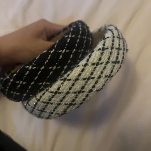 Diadem - Diadem köpt från ett uf företag. Använt 1 gång🥰