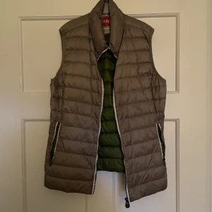 Colmar väst - Så snygg colmar väst i beige med grön insida 💕 Perfekt till hösten🍁