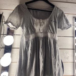 Stockholmsstil tröja  - Säljer denna super söta bondelid tröja då den inte kommer till användning, hör av er vid frågor🫶🏽pris kan diskuteras 