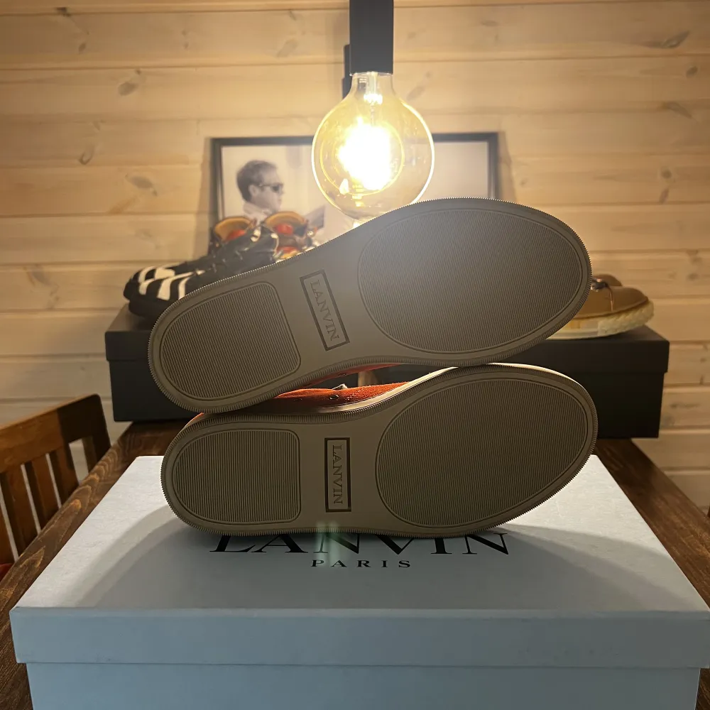 Lanvin Cap Toe Sneakers UK 5/EU 39, sitter som 40  Helt nya med originallåda, dustbag och extra skosnören Nypris €390, mitt pris 1800kr. Skor.