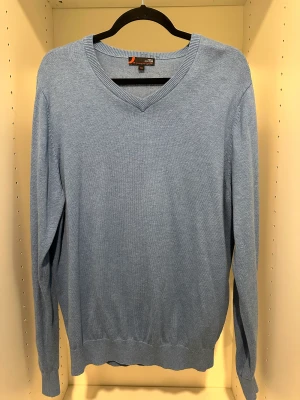 Stickad tröja  - Fin stickad tröja använd skick. XL känns som L-M 