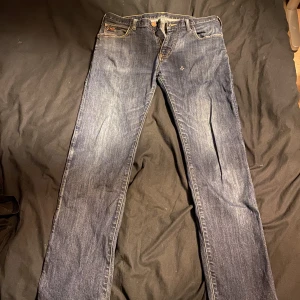 Armani jeans - Köpta i Marbella för 1 år sedan för 185€, dom har fått ett litet hål som man ser. Dom är straight leg och sitter bra på mig som är 184cm och väger 70kg